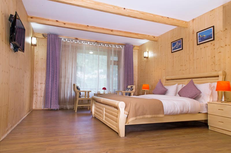 Shobla Pine Royale-Luxury Cottage Room